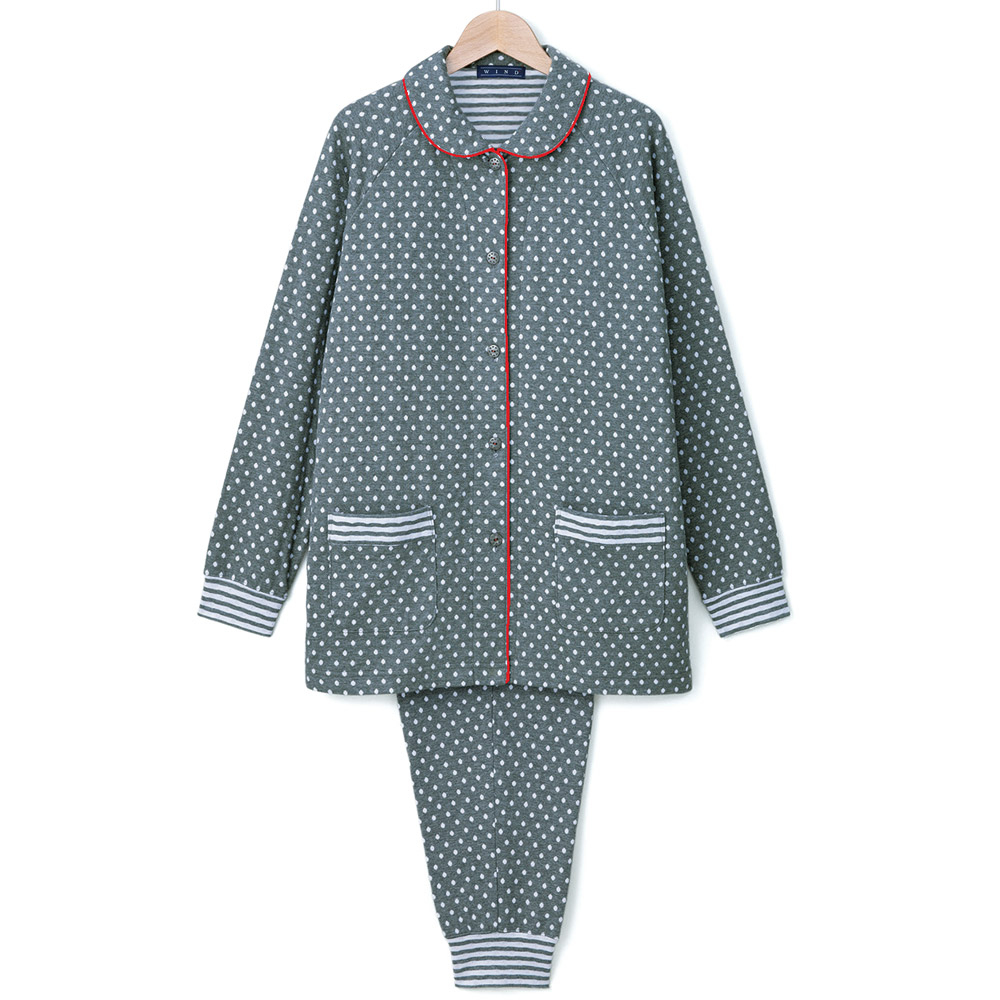 ラグランスリーブの水玉パジャマ