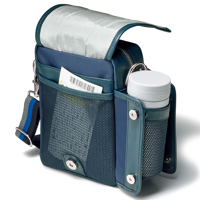 サイドポケットにこだわったコンパクトショルダー