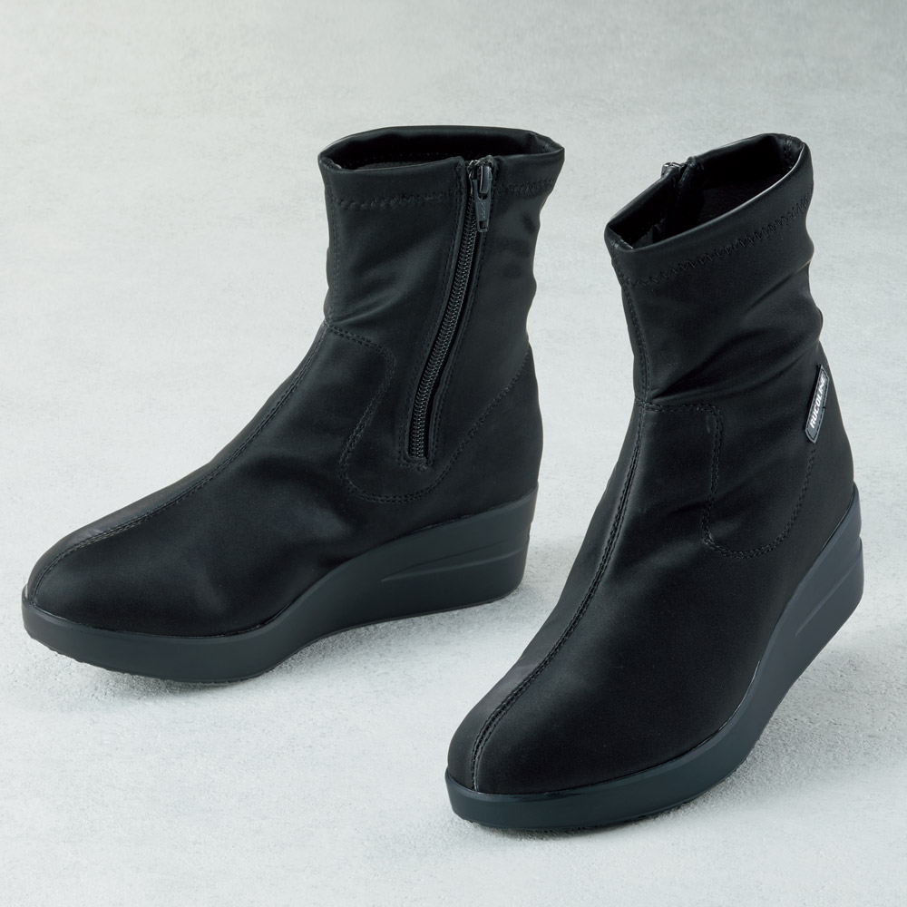 ストレッチ素材使いのブーツ