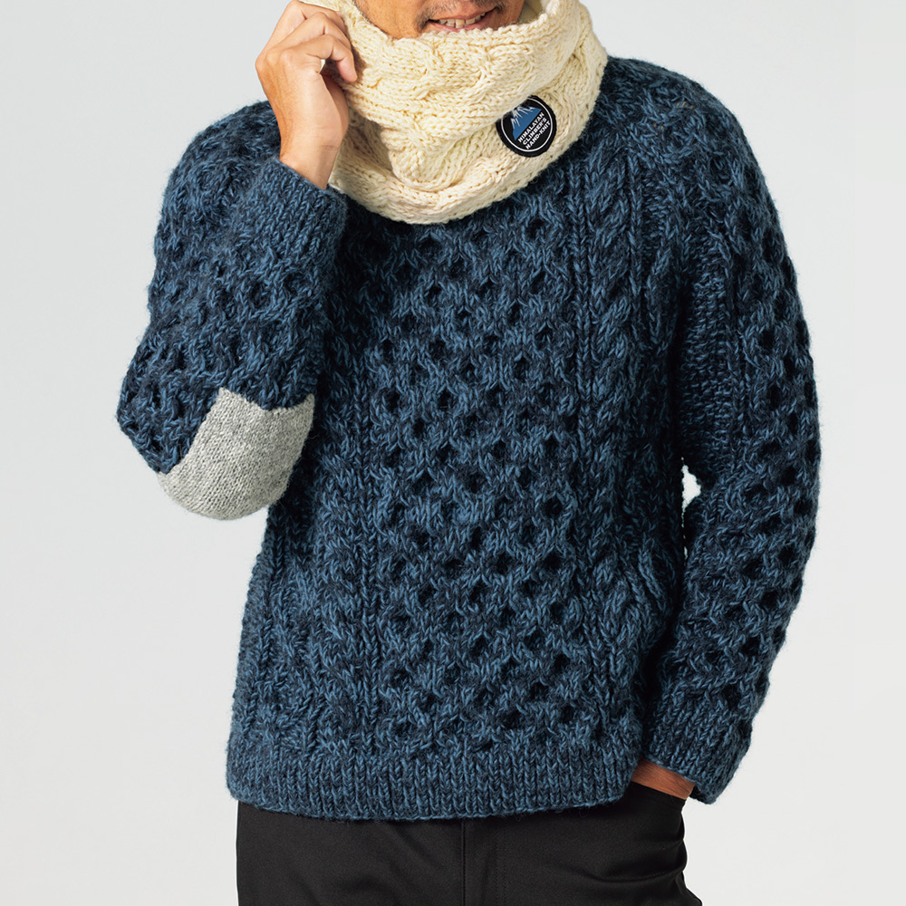 手編みクルーネックセーター