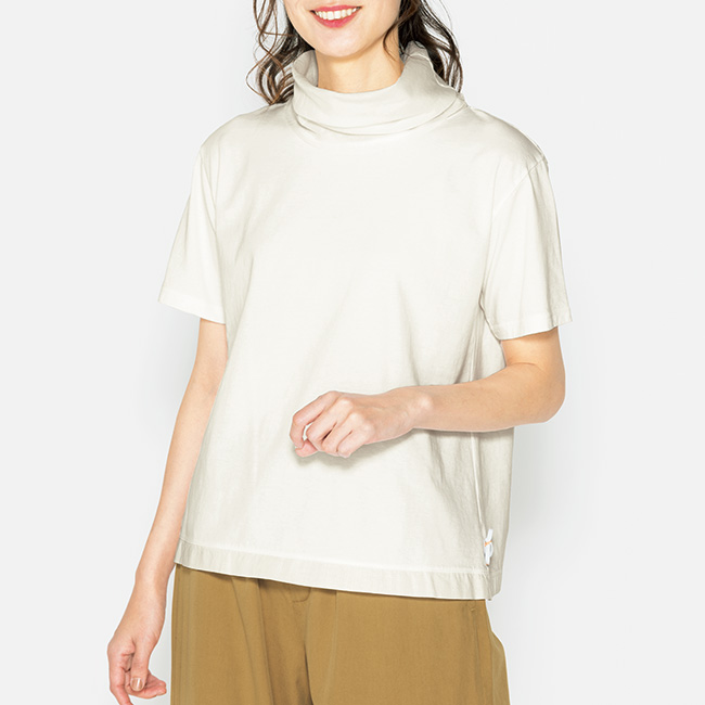 布帛使いタートルネックTシャツ