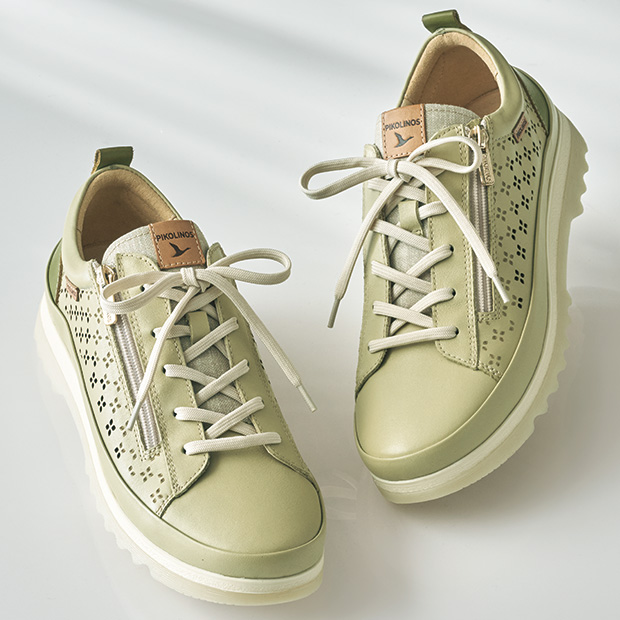 クローバー柄パンチングレザースニーカー