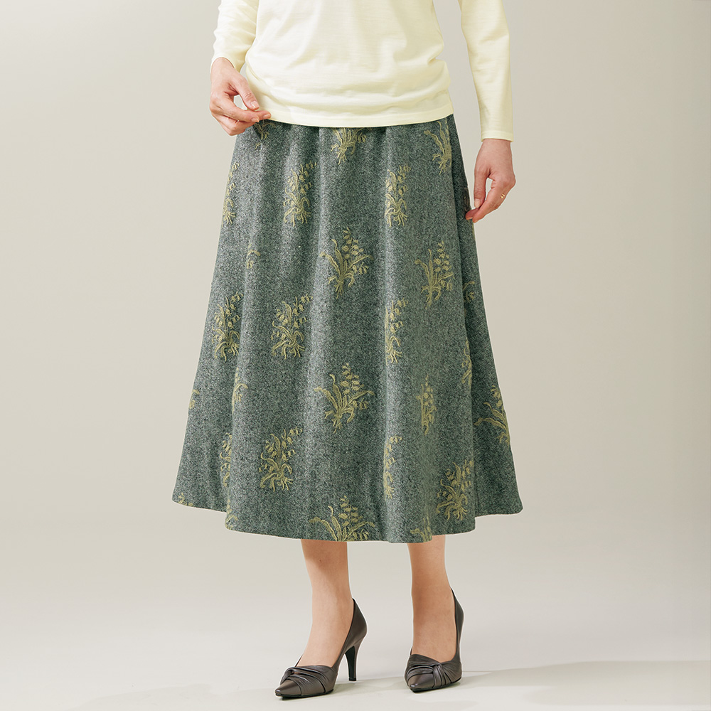 刺しゅうのウール混スカート