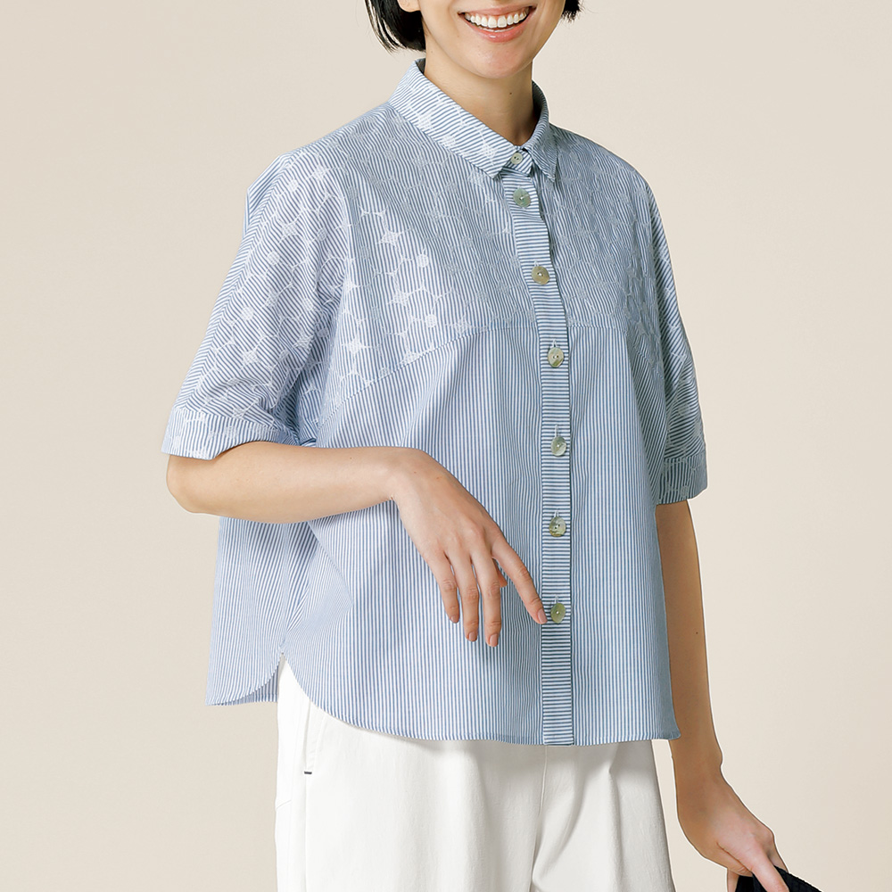 刺しゅう使いストライプブラウス