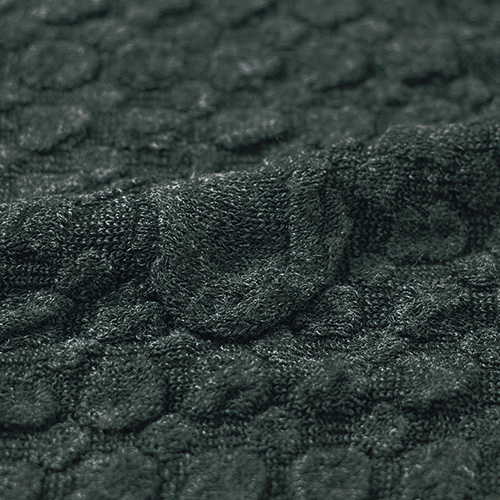 ドットジャカード使いのデザインプルオーバー