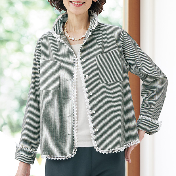 レーストリミングのブラウス