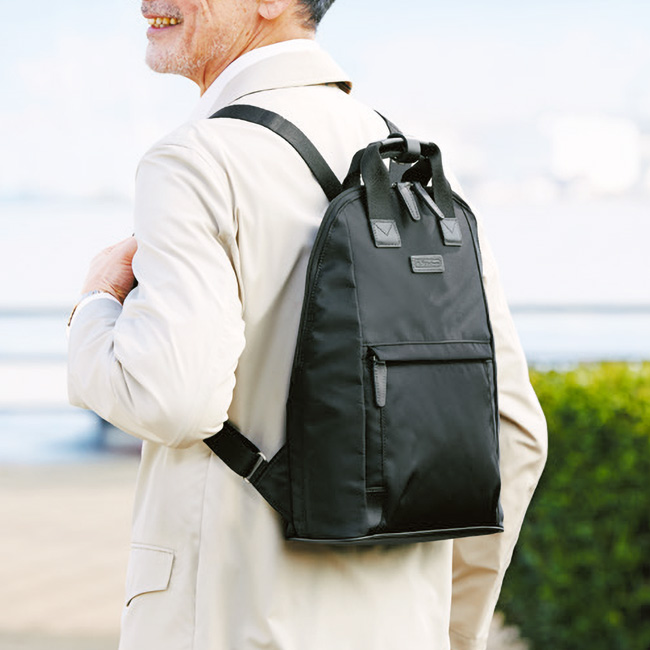 手持ちもできるスリムフィット･軽量リュック