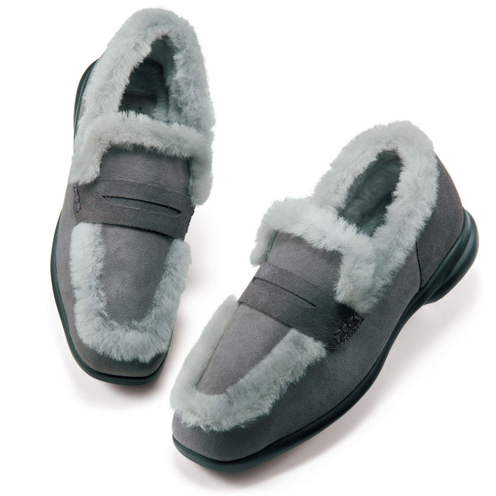 一枚革のムートンローファー