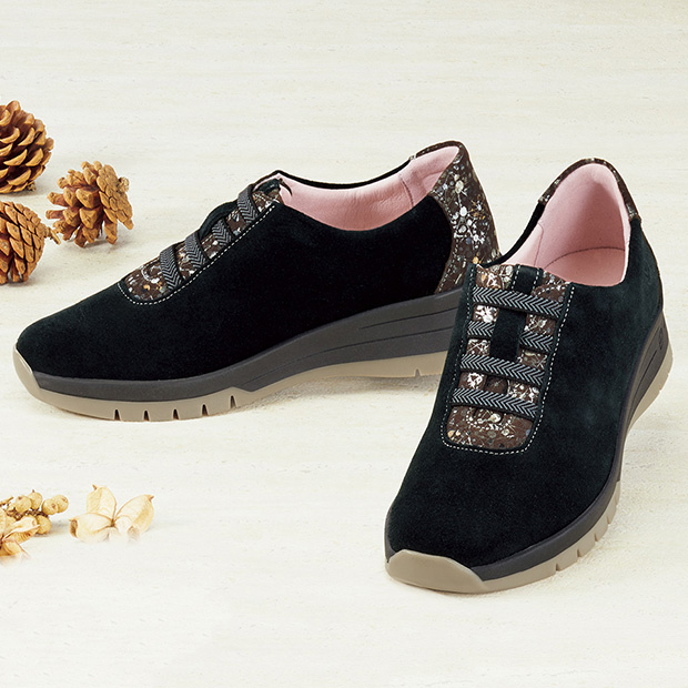 4Eゴム紐スニーカー