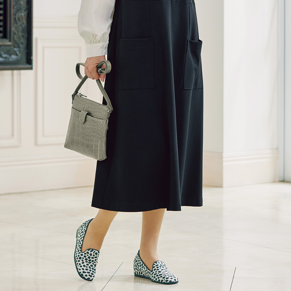 マットクロコのショルダーバッグ