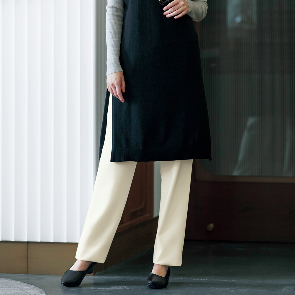 タック入りストレートパンツ