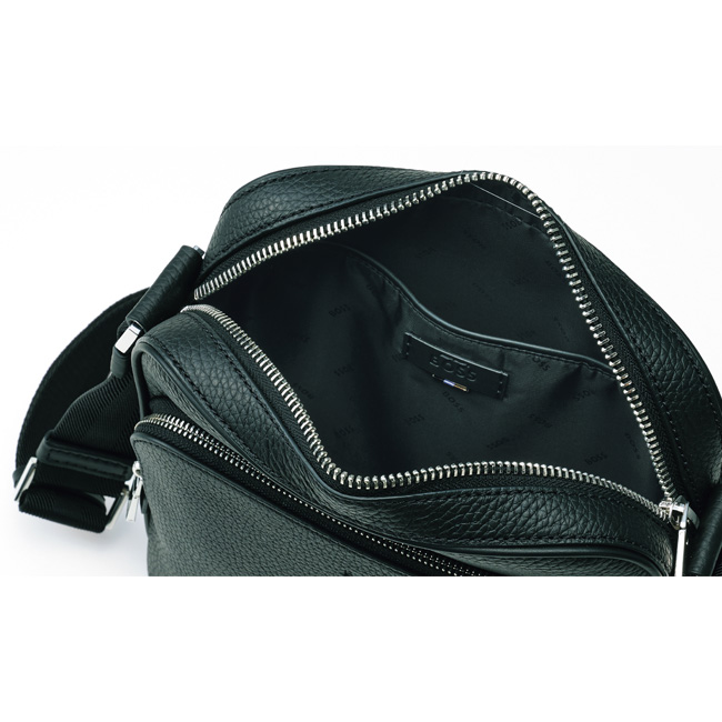 レザーショルダーバッグ