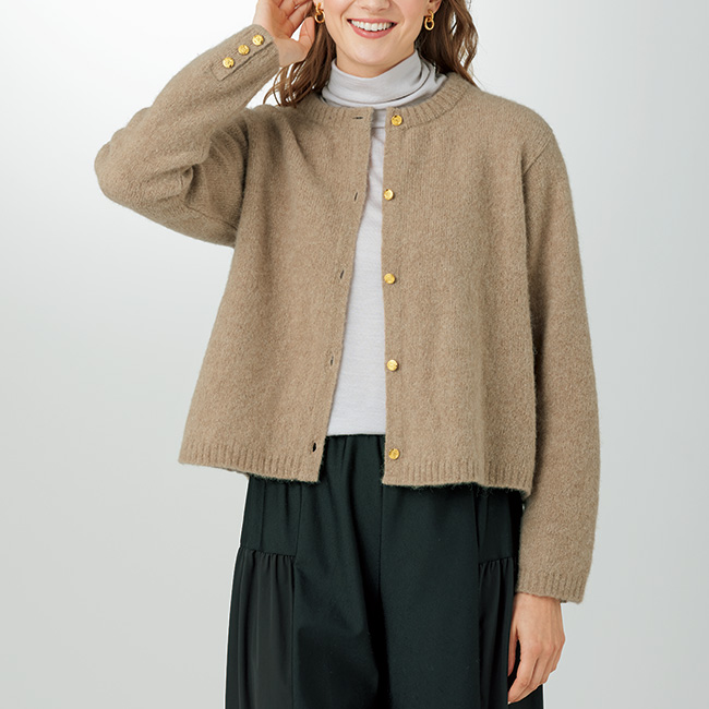 アルパカ混メタルボタン使いカーディガン