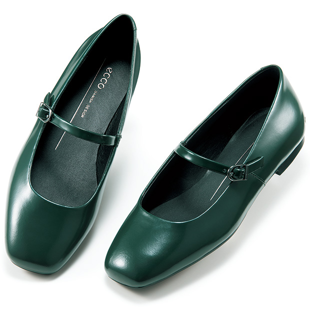 ストラップ付きフラットシューズ