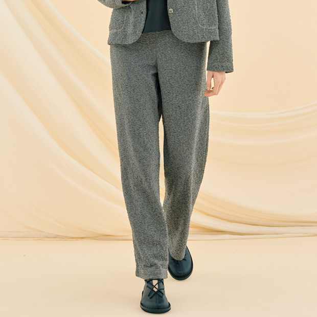 ソフトニットストレートパンツ／当社限定モデル