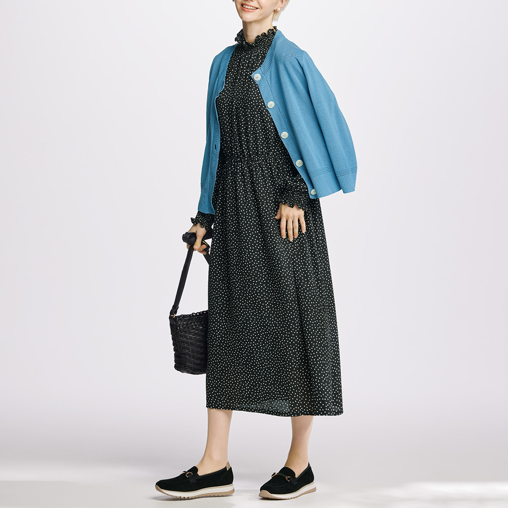 ドット柄シャーリングワンピース