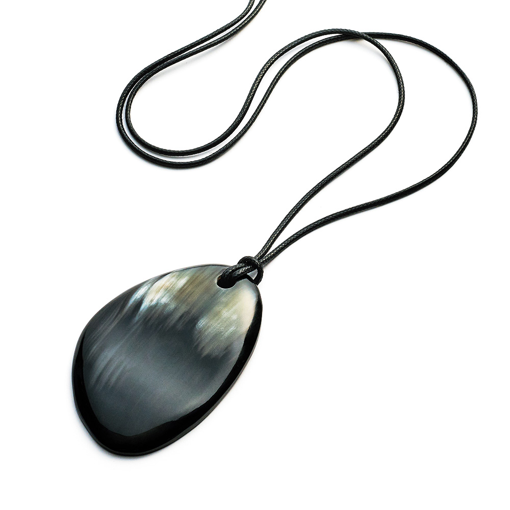 大ぶりホーンのペンダント