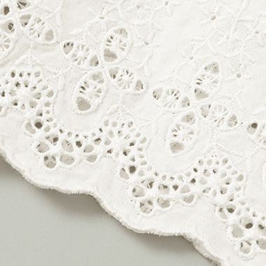 スカラップエンブロイダリーブラウス