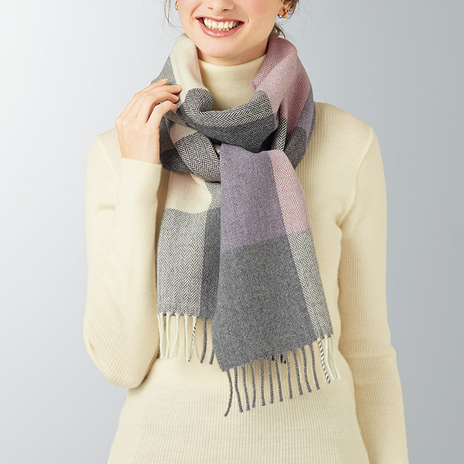 多色使いのウールマフラー