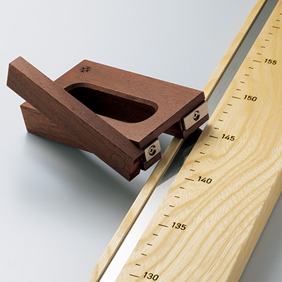 天然木の身長計