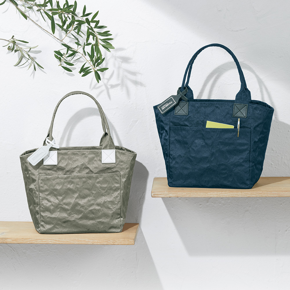 驚くほど軽いナイロンの肩掛けトートバッグ