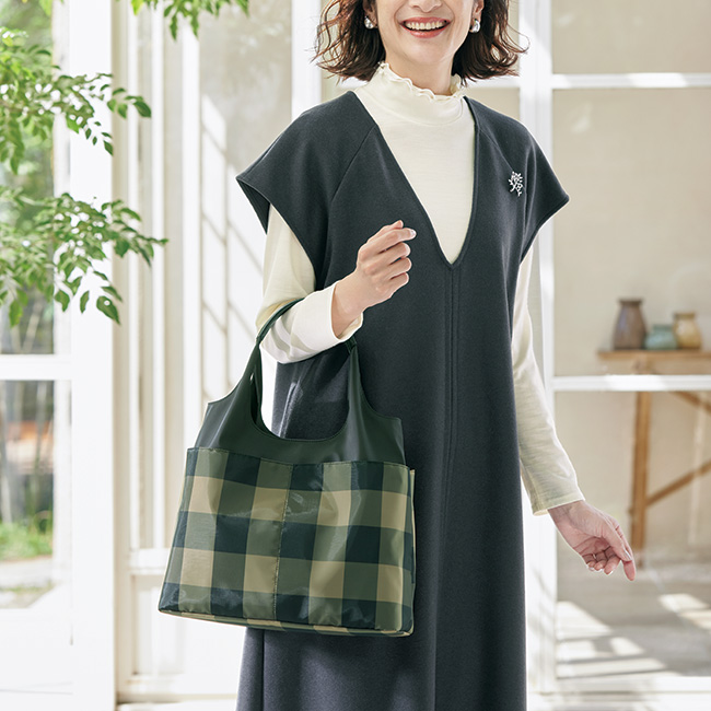 驚くほど軽いチュール×ナイロンのコンビトート