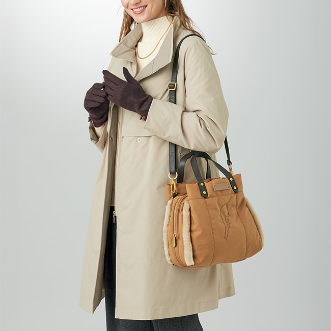 ムートン使いのふかふか三層バッグ