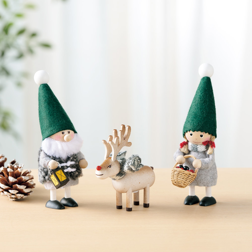 ランタンを持ったサンタと女の子、トナカイの3点セット