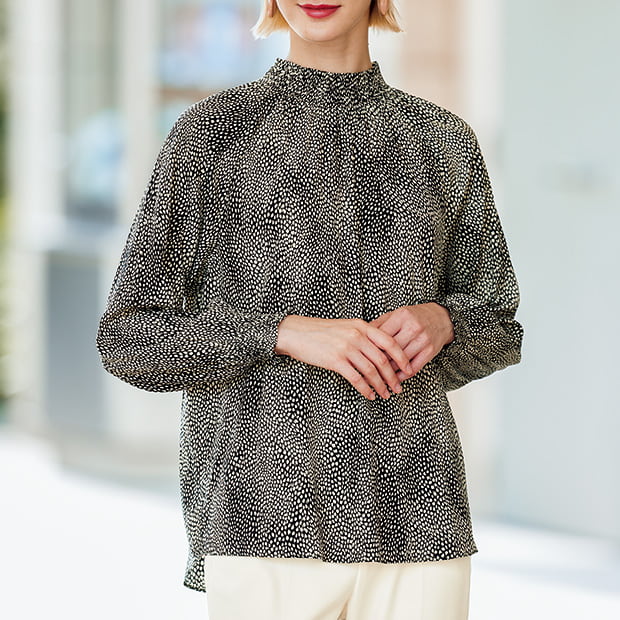 アニマル調ブラウス