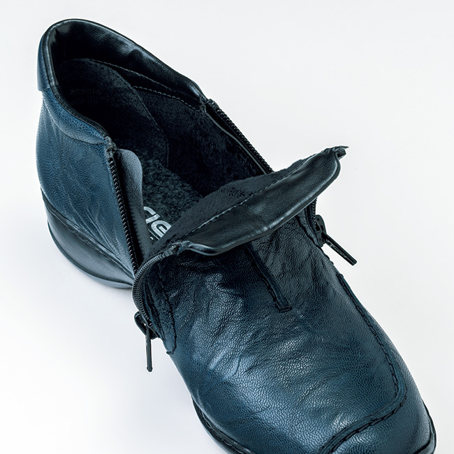 ダブル使いファスナーショートブーツ