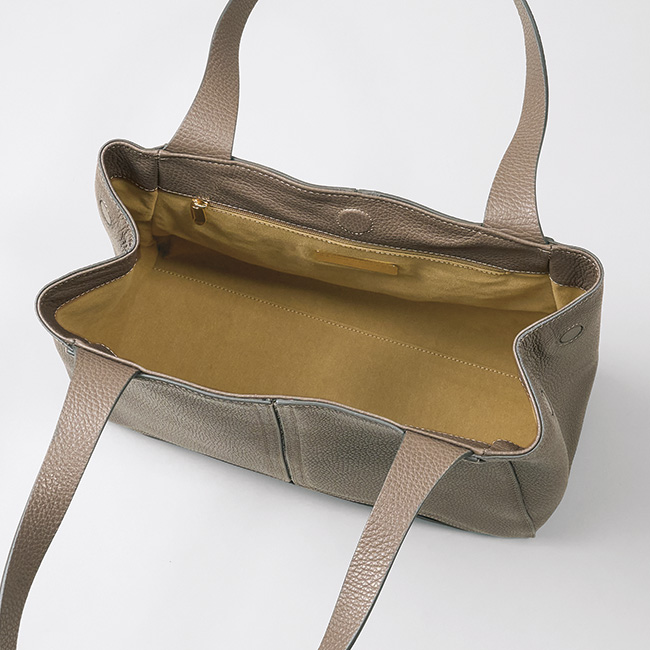 レザーショルダーバッグ