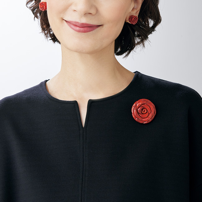 オオイソバナ珊瑚バラ彫りブローチ