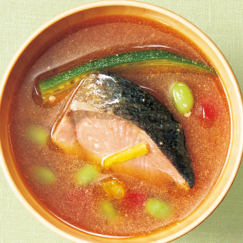 夏野菜と鮭の味噌汁