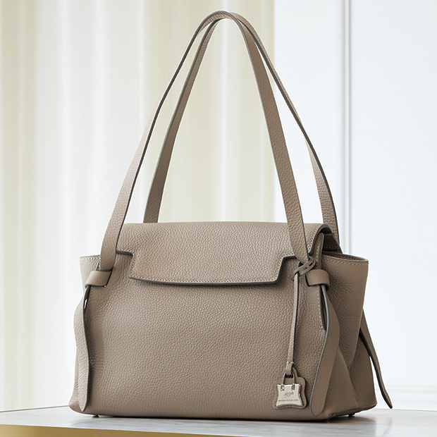 レザーショルダーバッグ