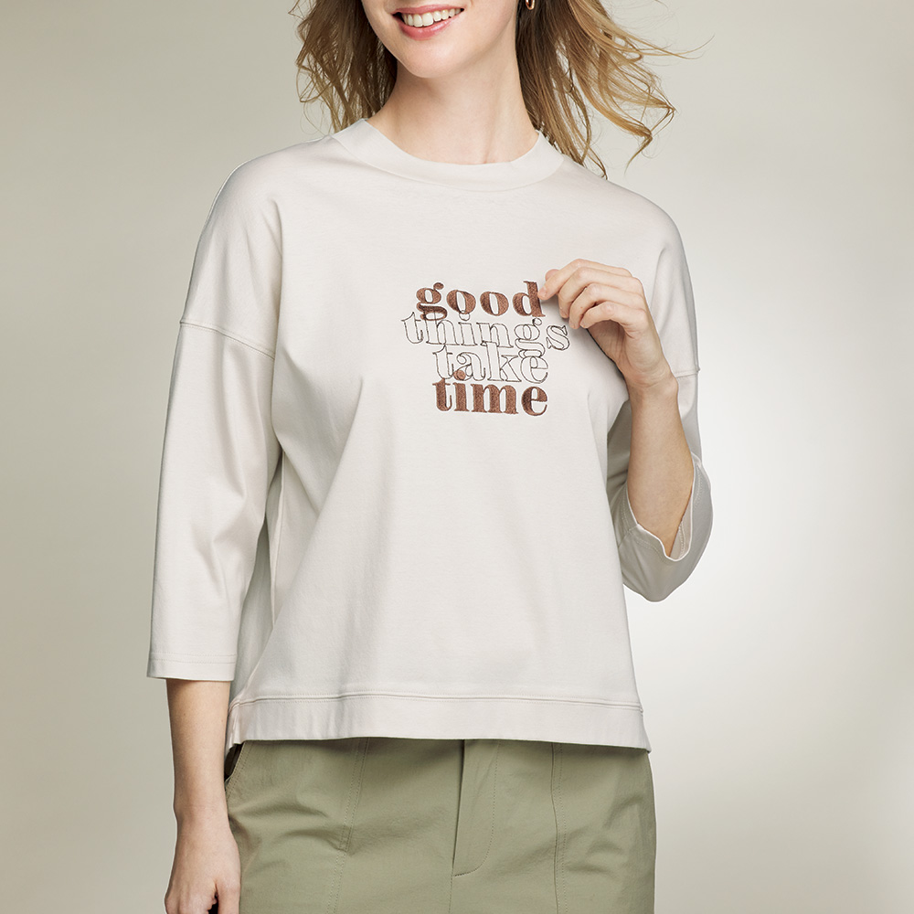 刺しゅうプルオーバー