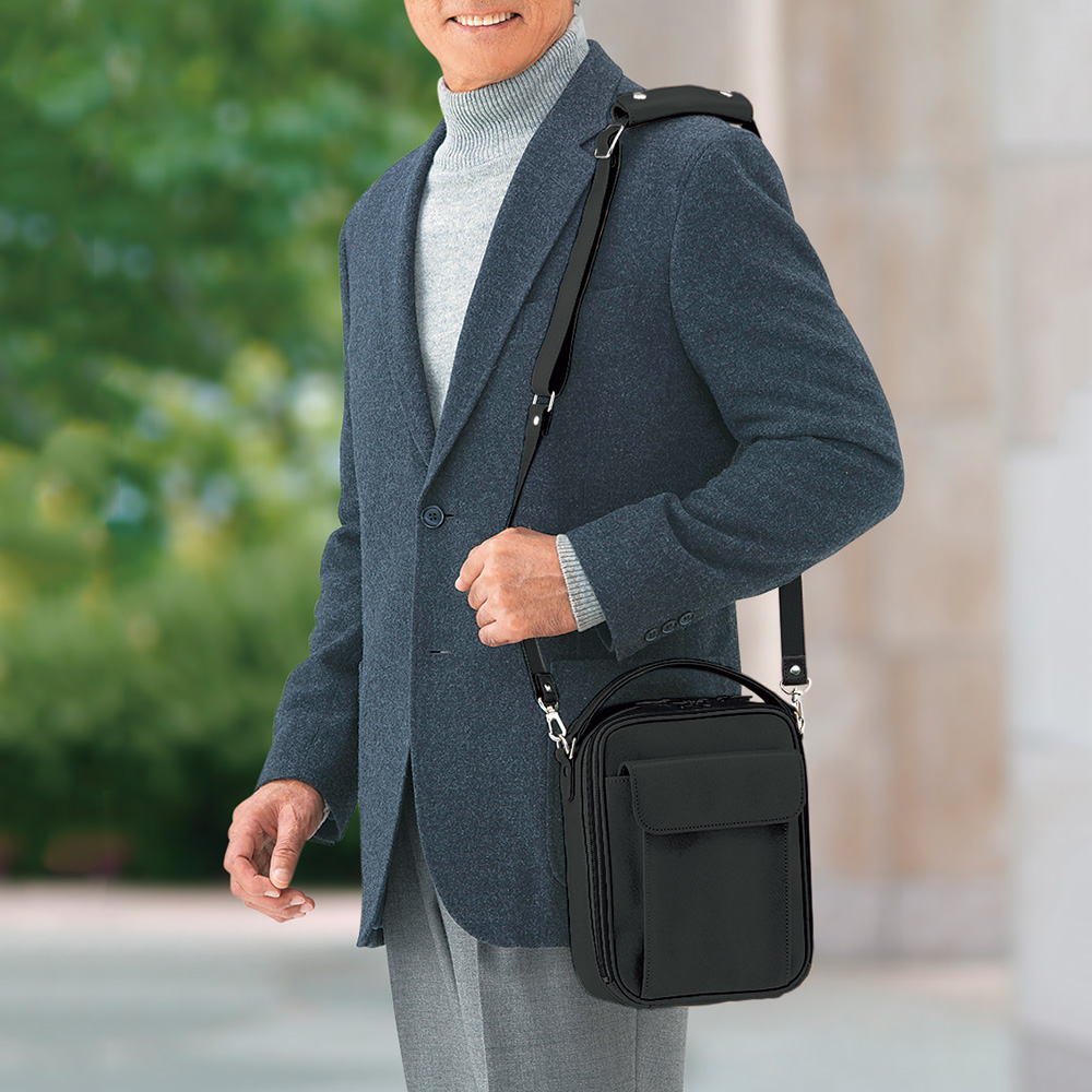 コンパクトレザーショルダーバッグ