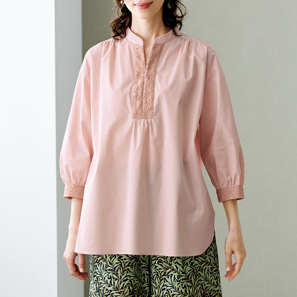 レース使いキーネックブラウス