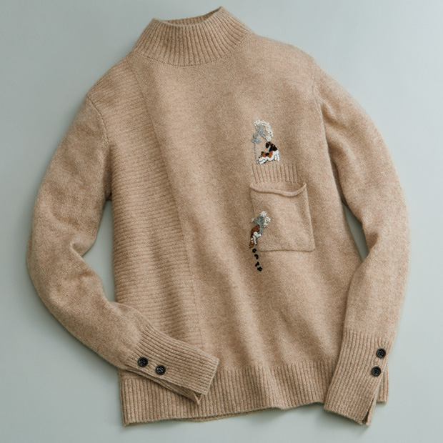 カシミヤ刺しゅう入りハイネックセーター