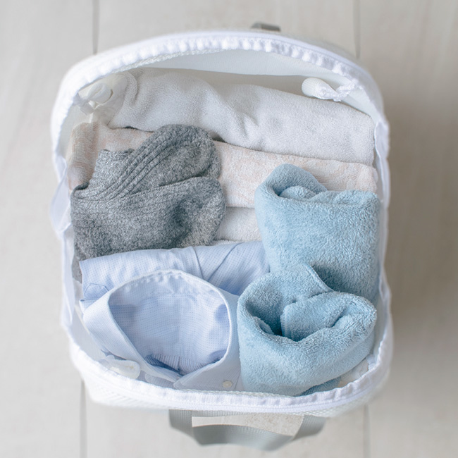 自立して丸ごと洗える脱衣かご／2色セット