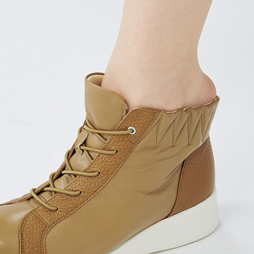 快適フィットのハイカットスニーカー