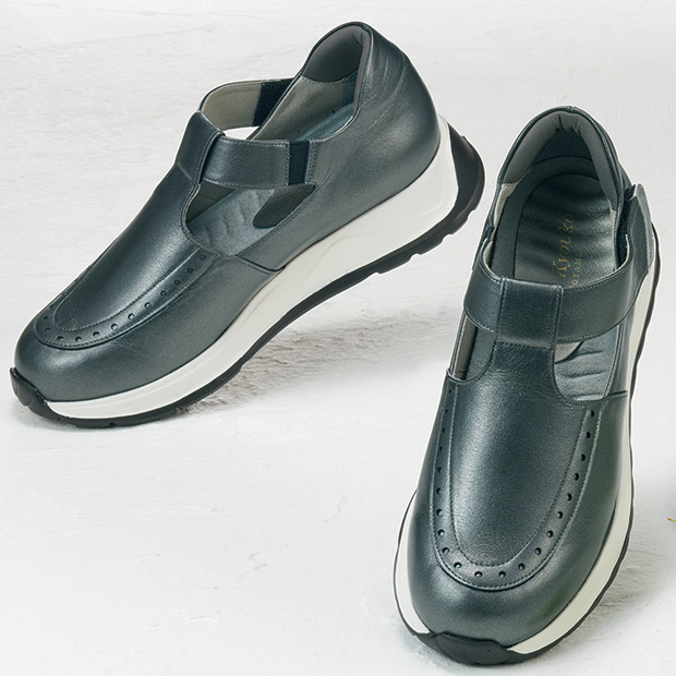 快適フィットのTストラップスニーカー