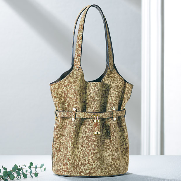 ラムスウェードショルダーバッグ