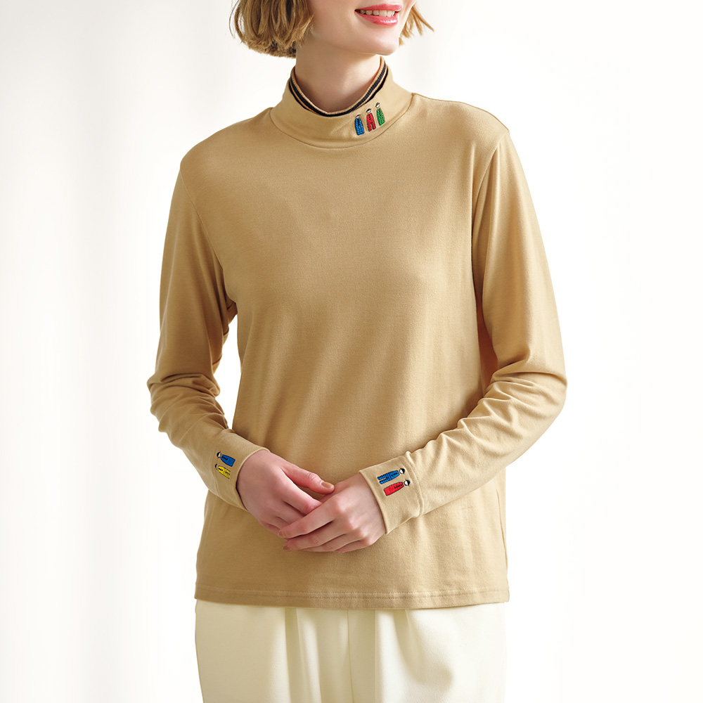 重ね着風ハイネックプルオーバー