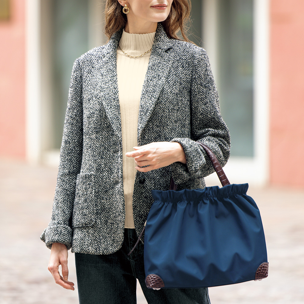 ランツェッティ A4が入る・クロコ型押しレザー使いハンドバッグ