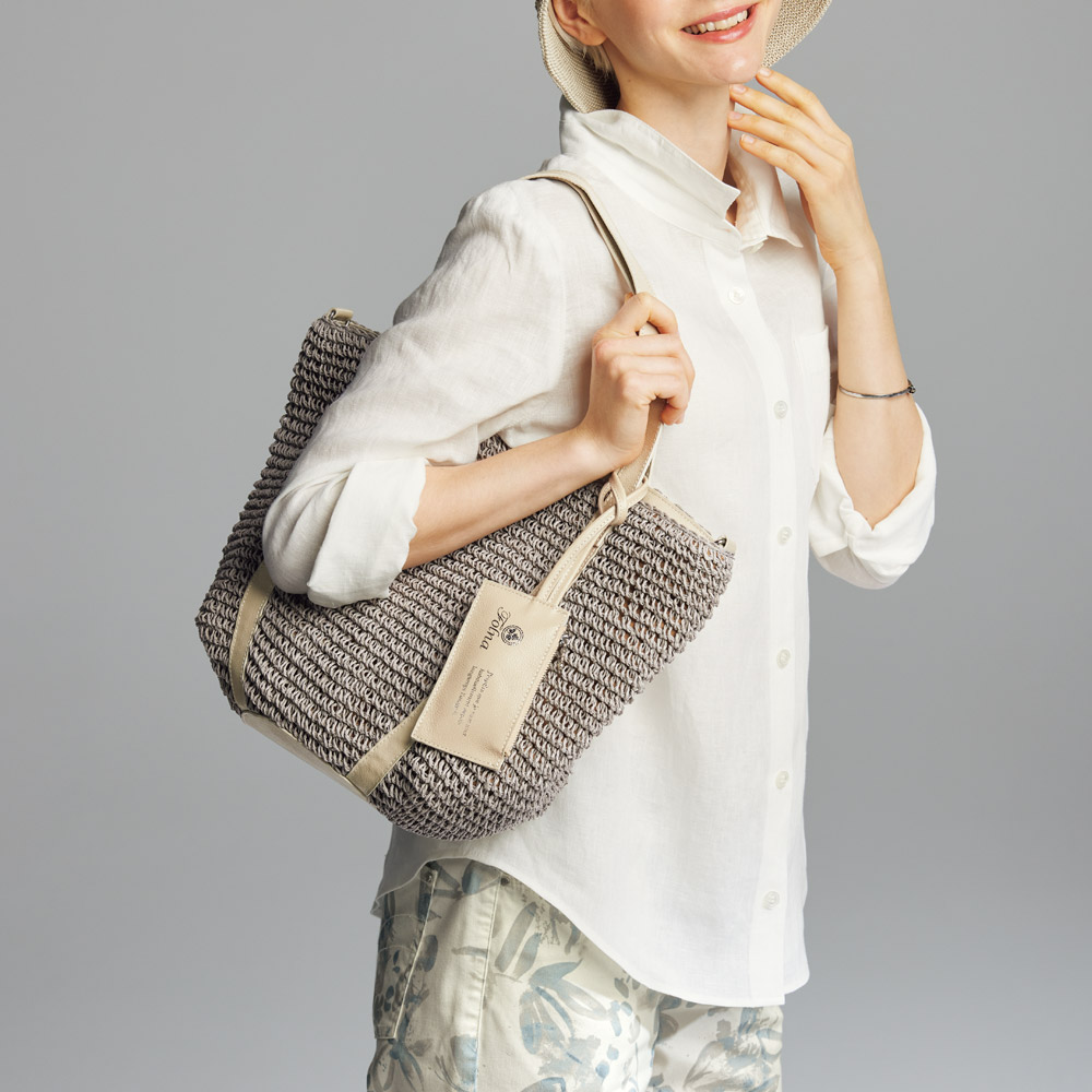 ペーパー素材の2ウェイトートバッグ