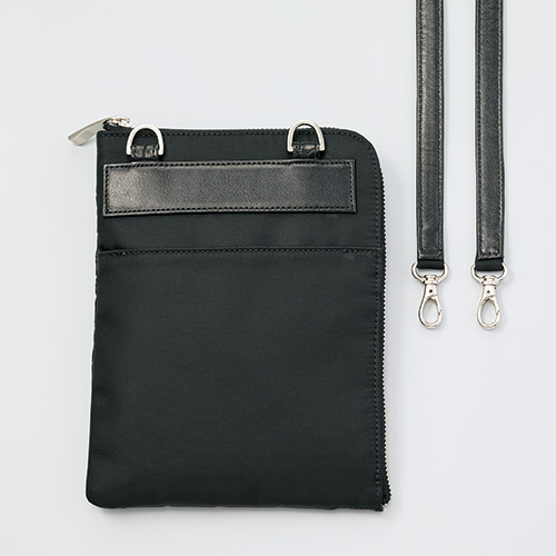 マットクロコダイルのコンパクトショルダーバッグ