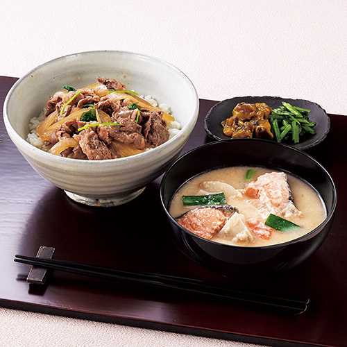 和牛の牛丼、鮭の粕汁
