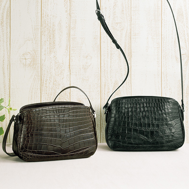 マットクロコのショルダーバッグ