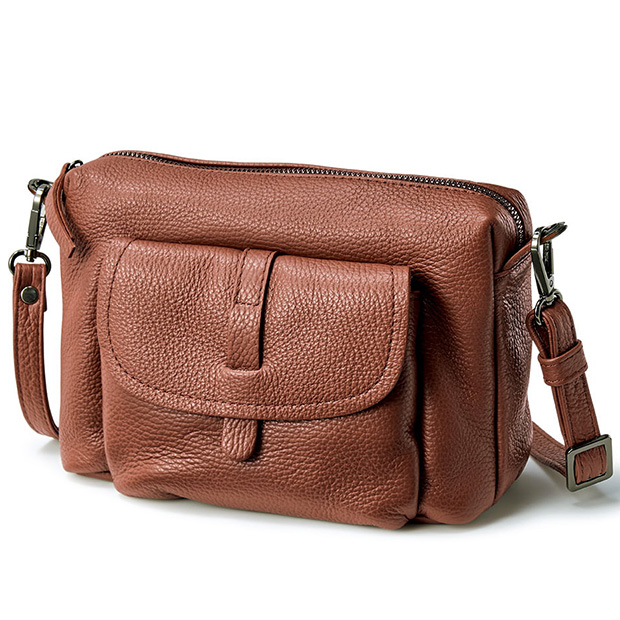 コンパクトレザーショルダーバッグ