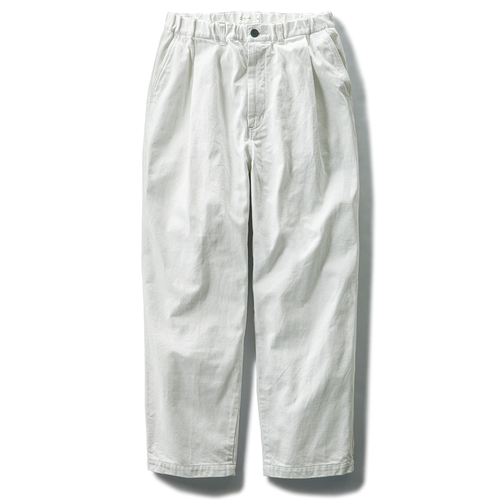 特注生地のホワイトデニムパンツ